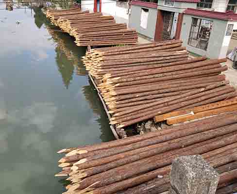 打樁木的堆放高度有限制嗎？